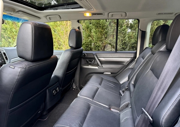 Mitsubishi Pajero cena 99900 przebieg: 249000, rok produkcji 2015 z Gdynia małe 67